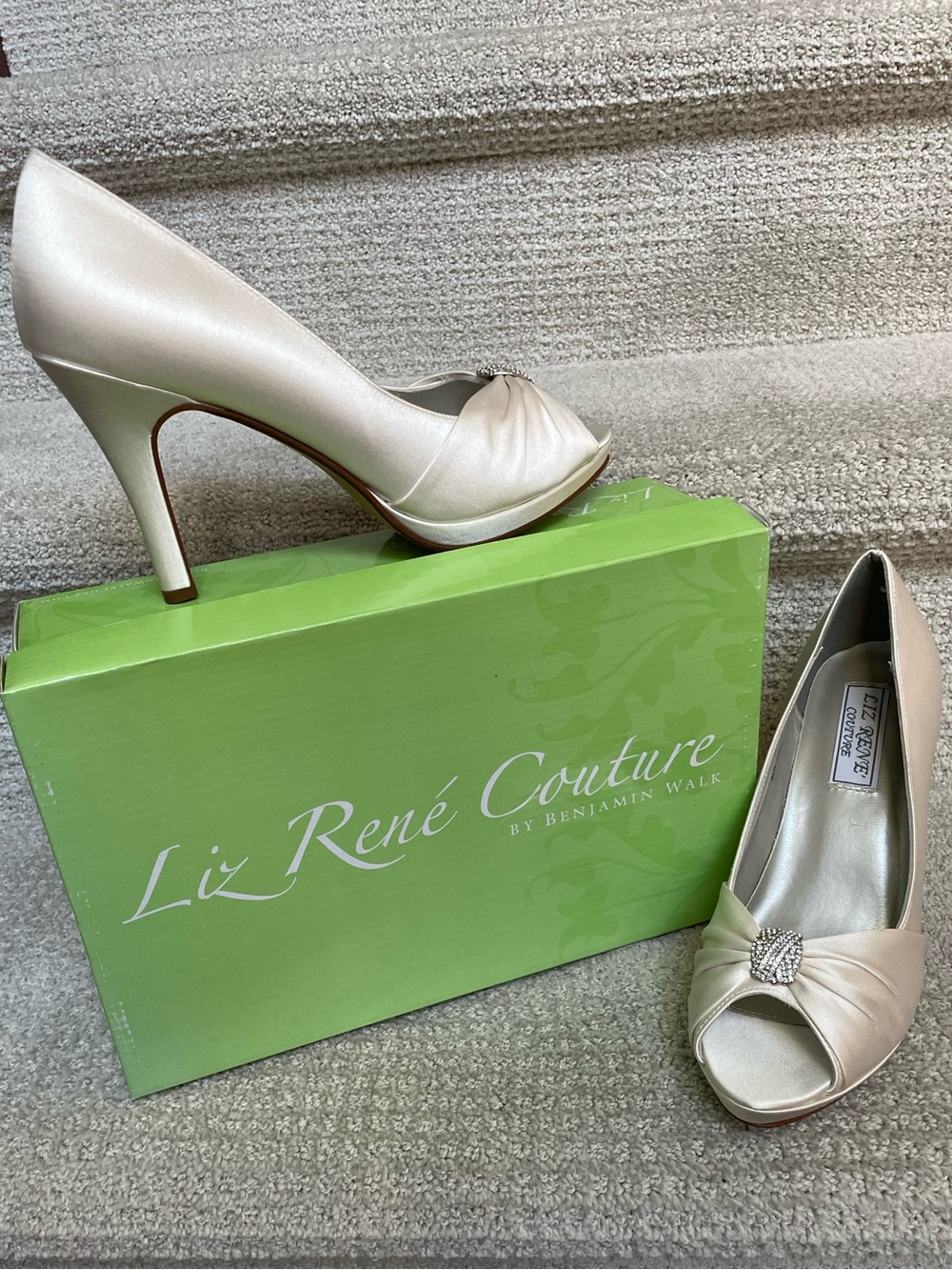 Dead Stock Liz René Couture "Jacqueline" White Satin Open-Toe Pumps Size 8.5